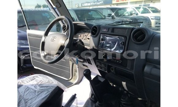 Buy Import Toyota Land Cruiser White Car in Import - Dubai in Great Comore Buy Import Toyota Land Cruiser White Car in Import - Dubai in Great Comore