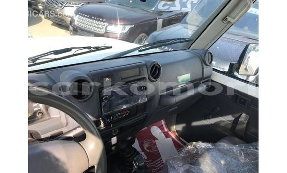 Buy Import Toyota Land Cruiser White Car in Import - Dubai in Great Comore Buy Import Toyota Land Cruiser White Car in Import - Dubai in Great Comore