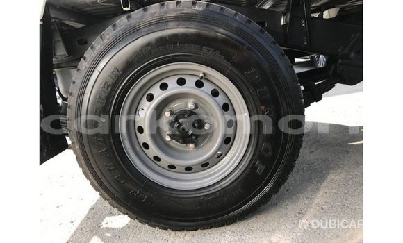 Buy Import Toyota Land Cruiser White Car in Import - Dubai in Great Comore Buy Import Toyota Land Cruiser White Car in Import - Dubai in Great Comore