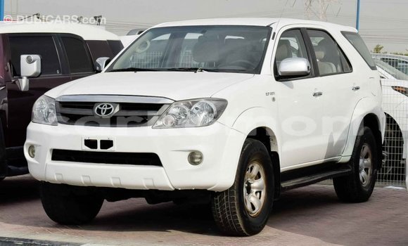 Acheter Import Voiture Toyota Fortuner Blanc à Import - Dubai, Grande Comore Acheter Import Voiture Toyota Fortuner Blanc à Import - Dubai, Grande Comore