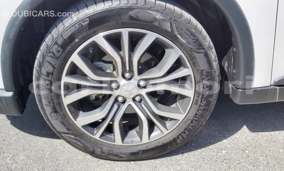 Acheter Import Voiture Mitsubishi Outlander Blanc à Import - Dubai, Grande Comore Acheter Import Voiture Mitsubishi Outlander Blanc à Import - Dubai, Grande Comore