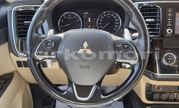 Acheter Import Voiture Mitsubishi Outlander Blanc à Import - Dubai, Grande Comore Acheter Import Voiture Mitsubishi Outlander Blanc à Import - Dubai, Grande Comore