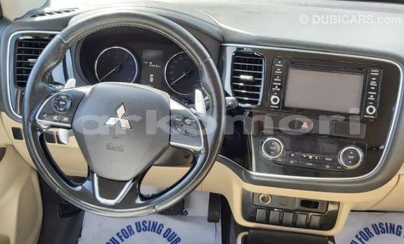Acheter Import Voiture Mitsubishi Outlander Blanc à Import - Dubai, Grande Comore Acheter Import Voiture Mitsubishi Outlander Blanc à Import - Dubai, Grande Comore