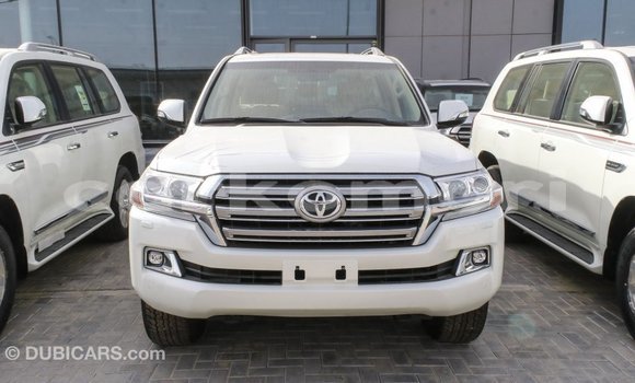 Acheter Import Voiture Toyota Land Cruiser Blanc à Import - Dubai, Grande Comore Acheter Import Voiture Toyota Land Cruiser Blanc à Import - Dubai, Grande Comore