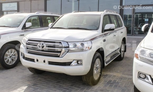 Acheter Import Voiture Toyota Land Cruiser Blanc à Import - Dubai, Grande Comore Acheter Import Voiture Toyota Land Cruiser Blanc à Import - Dubai, Grande Comore