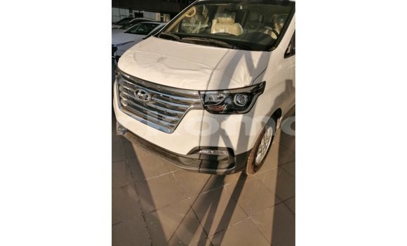 Buy Import Hyundai Accent White Car in Import - Dubai in Great Comore Buy Import Hyundai Accent White Car in Import - Dubai in Great Comore