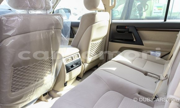 Acheter Import Voiture Toyota Land Cruiser Blanc à Import - Dubai, Grande Comore Acheter Import Voiture Toyota Land Cruiser Blanc à Import - Dubai, Grande Comore