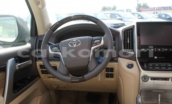 Buy Import Toyota Hilux Other Car in Import - Dubai in Great Comore Buy Import Toyota Hilux Other Car in Import - Dubai in Great Comore