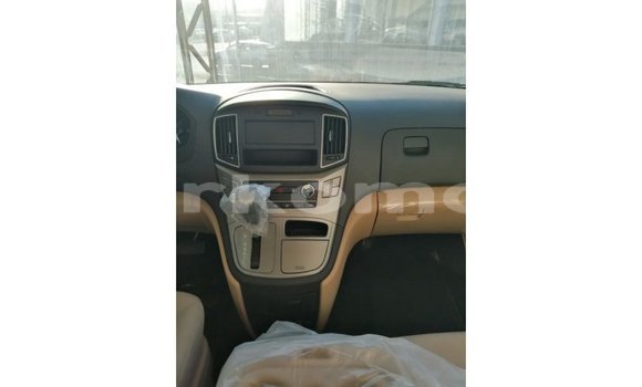 Buy Import Hyundai Accent White Car in Import - Dubai in Great Comore Buy Import Hyundai Accent White Car in Import - Dubai in Great Comore
