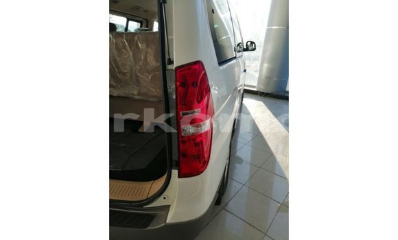 Buy Import Hyundai Accent White Car in Import - Dubai in Great Comore Buy Import Hyundai Accent White Car in Import - Dubai in Great Comore