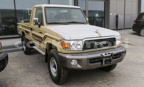 Acheter Import Voiture Toyota Land Cruiser Beige à Import - Dubai, Grande Comore Acheter Import Voiture Toyota Land Cruiser Beige à Import - Dubai, Grande Comore