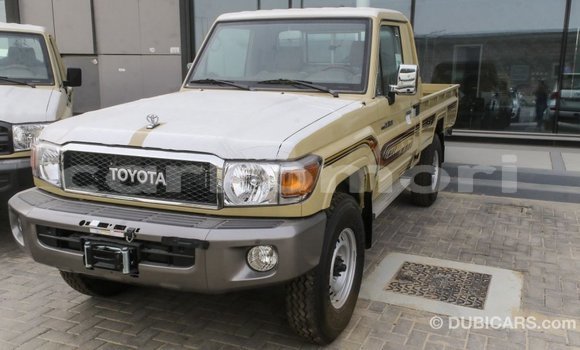 Acheter Import Voiture Toyota Land Cruiser Beige à Import - Dubai, Grande Comore Acheter Import Voiture Toyota Land Cruiser Beige à Import - Dubai, Grande Comore