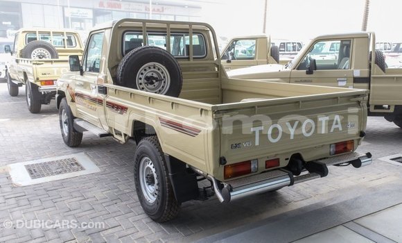 Acheter Import Voiture Toyota Land Cruiser Beige à Import - Dubai, Grande Comore Acheter Import Voiture Toyota Land Cruiser Beige à Import - Dubai, Grande Comore