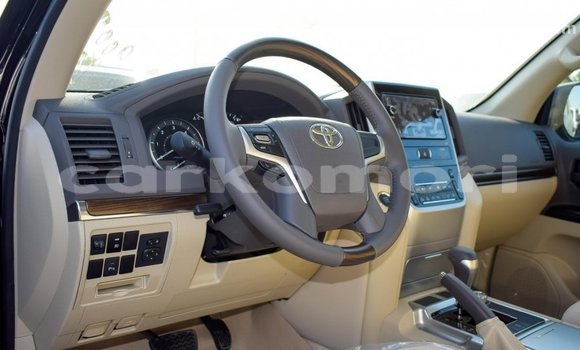 Acheter Import Voiture Toyota Land Cruiser Noir à Import - Dubai, Grande Comore Acheter Import Voiture Toyota Land Cruiser Noir à Import - Dubai, Grande Comore