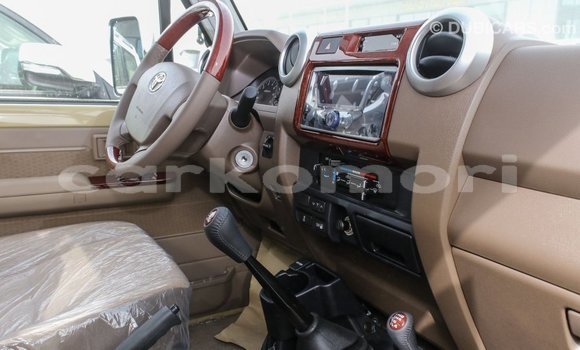 Acheter Import Voiture Toyota Land Cruiser Beige à Import - Dubai, Grande Comore Acheter Import Voiture Toyota Land Cruiser Beige à Import - Dubai, Grande Comore