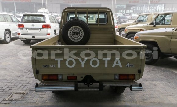 Acheter Import Voiture Toyota Land Cruiser Beige à Import - Dubai, Grande Comore Acheter Import Voiture Toyota Land Cruiser Beige à Import - Dubai, Grande Comore