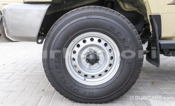 Acheter Import Voiture Toyota Land Cruiser Beige à Import - Dubai, Grande Comore Acheter Import Voiture Toyota Land Cruiser Beige à Import - Dubai, Grande Comore