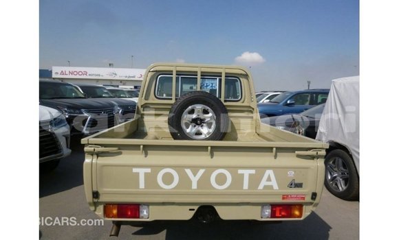 Acheter Import Voiture Toyota Land Cruiser Beige à Import - Dubai, Grande Comore Acheter Import Voiture Toyota Land Cruiser Beige à Import - Dubai, Grande Comore