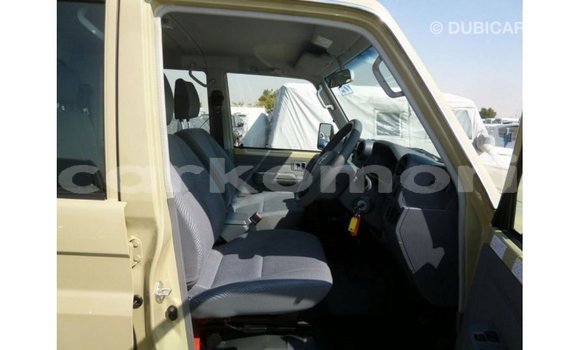 Acheter Import Voiture Toyota Land Cruiser Beige à Import - Dubai, Grande Comore Acheter Import Voiture Toyota Land Cruiser Beige à Import - Dubai, Grande Comore