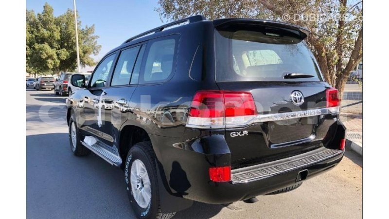 Big with watermark toyota land cruiser grande comore import dubai 2364