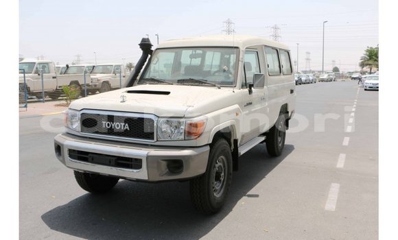 Buy Import Toyota Land Cruiser White Car in Import - Dubai in Great Comore Buy Import Toyota Land Cruiser White Car in Import - Dubai in Great Comore