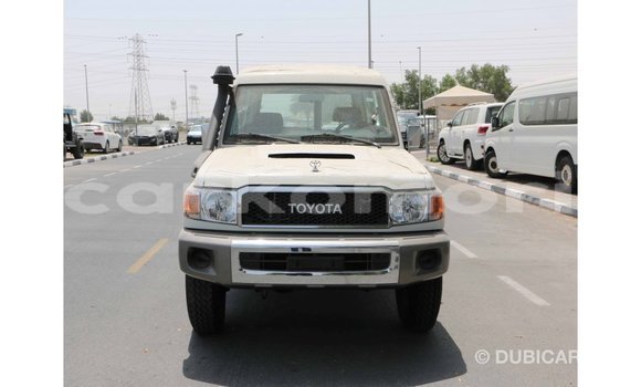 Buy Import Toyota Land Cruiser White Car in Import - Dubai in Great Comore Buy Import Toyota Land Cruiser White Car in Import - Dubai in Great Comore