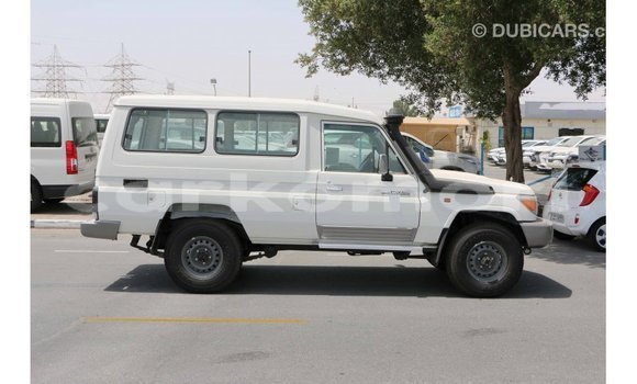 Buy Import Toyota Land Cruiser White Car in Import - Dubai in Great Comore Buy Import Toyota Land Cruiser White Car in Import - Dubai in Great Comore
