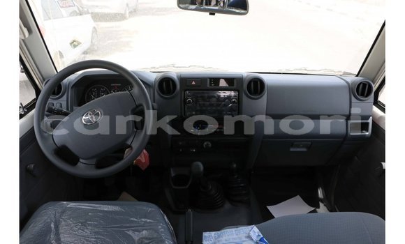 Buy Import Toyota Land Cruiser White Car in Import - Dubai in Great Comore Buy Import Toyota Land Cruiser White Car in Import - Dubai in Great Comore
