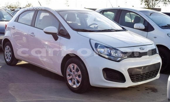 Acheter Import Voiture Kia Rio Blanc à Import - Dubai, Grande Comore Acheter Import Voiture Kia Rio Blanc à Import - Dubai, Grande Comore
