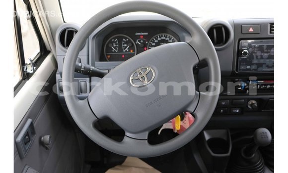 Buy Import Toyota Land Cruiser White Car in Import - Dubai in Great Comore Buy Import Toyota Land Cruiser White Car in Import - Dubai in Great Comore