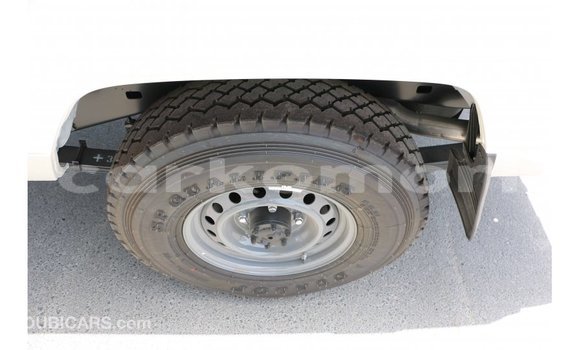Buy Import Toyota Land Cruiser White Car in Import - Dubai in Great Comore Buy Import Toyota Land Cruiser White Car in Import - Dubai in Great Comore