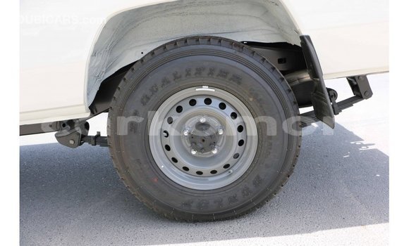 Buy Import Toyota Land Cruiser White Car in Import - Dubai in Great Comore Buy Import Toyota Land Cruiser White Car in Import - Dubai in Great Comore