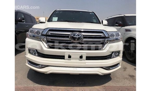 Buy Import Toyota Land Cruiser White Car in Import - Dubai in Great Comore Buy Import Toyota Land Cruiser White Car in Import - Dubai in Great Comore