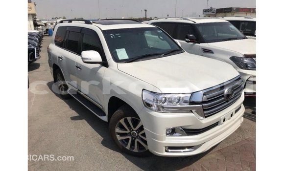 Buy Import Toyota Land Cruiser White Car in Import - Dubai in Great Comore Buy Import Toyota Land Cruiser White Car in Import - Dubai in Great Comore