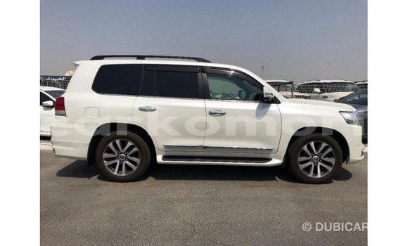 Buy Import Toyota Land Cruiser White Car in Import - Dubai in Great Comore Buy Import Toyota Land Cruiser White Car in Import - Dubai in Great Comore
