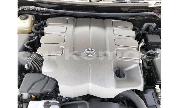 Buy Import Toyota Land Cruiser White Car in Import - Dubai in Great Comore Buy Import Toyota Land Cruiser White Car in Import - Dubai in Great Comore