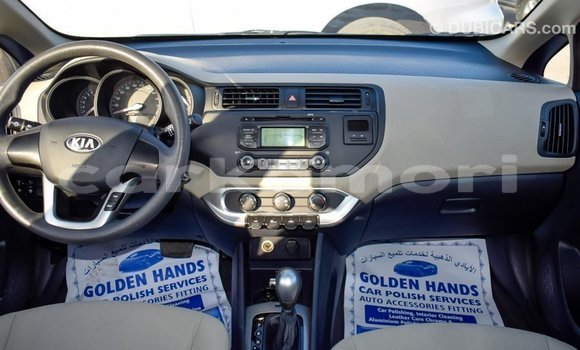 Acheter Import Voiture Kia Rio Blanc à Import - Dubai, Grande Comore Acheter Import Voiture Kia Rio Blanc à Import - Dubai, Grande Comore