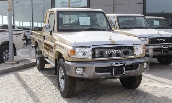 Acheter Import Voiture Toyota Land Cruiser Beige à Import - Dubai, Grande Comore Acheter Import Voiture Toyota Land Cruiser Beige à Import - Dubai, Grande Comore