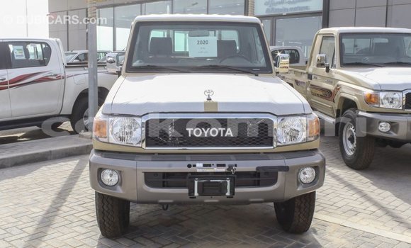 Acheter Import Voiture Toyota Land Cruiser Beige à Import - Dubai, Grande Comore Acheter Import Voiture Toyota Land Cruiser Beige à Import - Dubai, Grande Comore