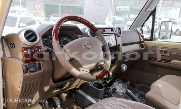 Acheter Import Voiture Toyota Land Cruiser Beige à Import - Dubai, Grande Comore Acheter Import Voiture Toyota Land Cruiser Beige à Import - Dubai, Grande Comore