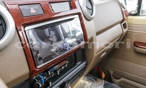 Acheter Import Voiture Toyota Land Cruiser Beige à Import - Dubai, Grande Comore Acheter Import Voiture Toyota Land Cruiser Beige à Import - Dubai, Grande Comore