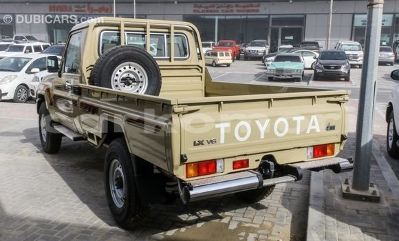 Acheter Import Voiture Toyota Land Cruiser Beige à Import - Dubai, Grande Comore Acheter Import Voiture Toyota Land Cruiser Beige à Import - Dubai, Grande Comore