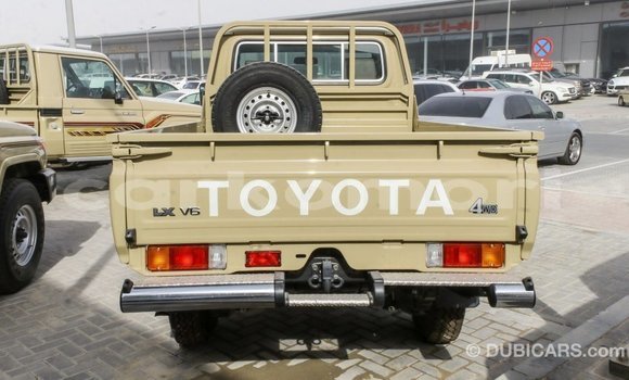 Acheter Import Voiture Toyota Land Cruiser Beige à Import - Dubai, Grande Comore Acheter Import Voiture Toyota Land Cruiser Beige à Import - Dubai, Grande Comore