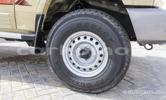 Acheter Import Voiture Toyota Land Cruiser Beige à Import - Dubai, Grande Comore Acheter Import Voiture Toyota Land Cruiser Beige à Import - Dubai, Grande Comore