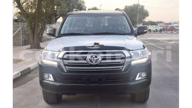 Big with watermark toyota land cruiser grande comore import dubai 2379