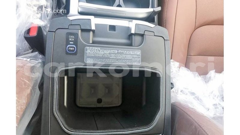 Big with watermark toyota land cruiser grande comore import dubai 2379