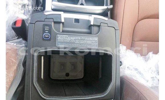 Acheter Import Voiture Toyota Land Cruiser Noir à Import - Dubai, Grande Comore Acheter Import Voiture Toyota Land Cruiser Noir à Import - Dubai, Grande Comore