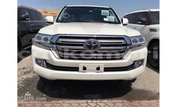 Acheter Import Voiture Toyota Land Cruiser Blanc à Import - Dubai, Grande Comore Acheter Import Voiture Toyota Land Cruiser Blanc à Import - Dubai, Grande Comore