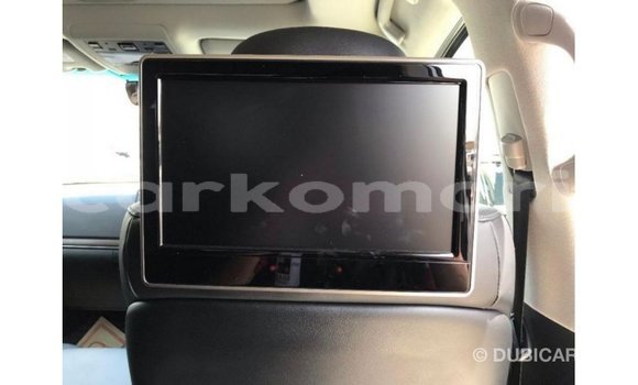 Acheter Import Voiture Toyota Land Cruiser Blanc à Import - Dubai, Grande Comore Acheter Import Voiture Toyota Land Cruiser Blanc à Import - Dubai, Grande Comore