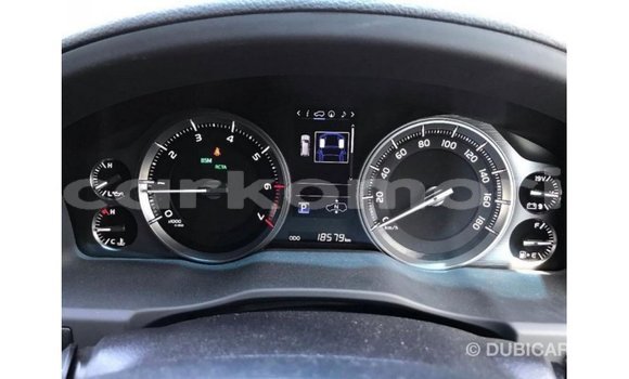 Acheter Import Voiture Toyota Land Cruiser Blanc à Import - Dubai, Grande Comore Acheter Import Voiture Toyota Land Cruiser Blanc à Import - Dubai, Grande Comore